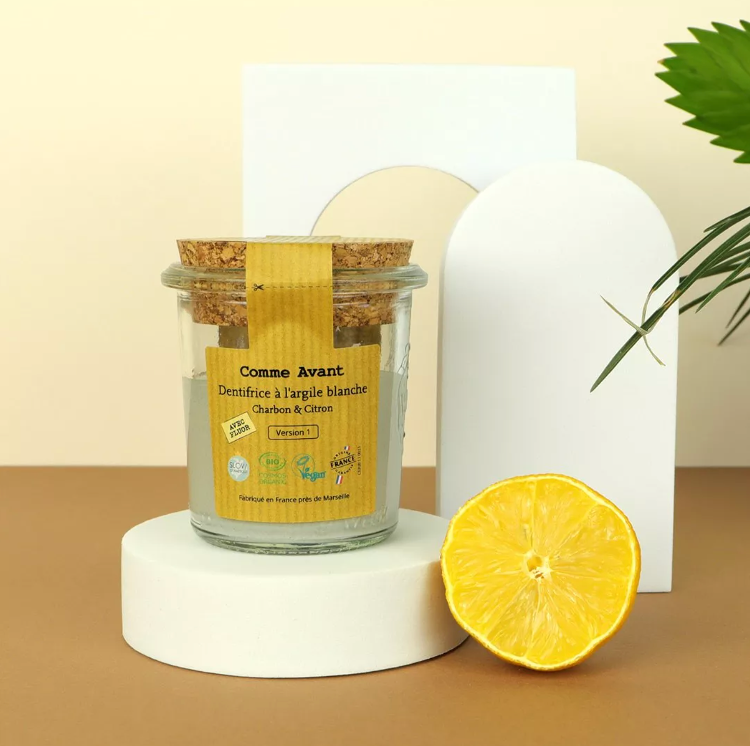 Dentifrice en pâte au charbon et citron (avec fluor)